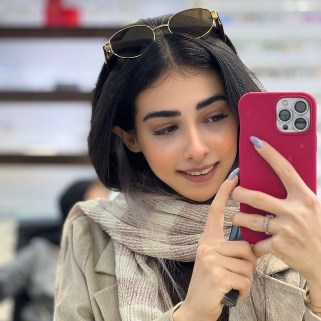 Nazanin Garmi Portrait